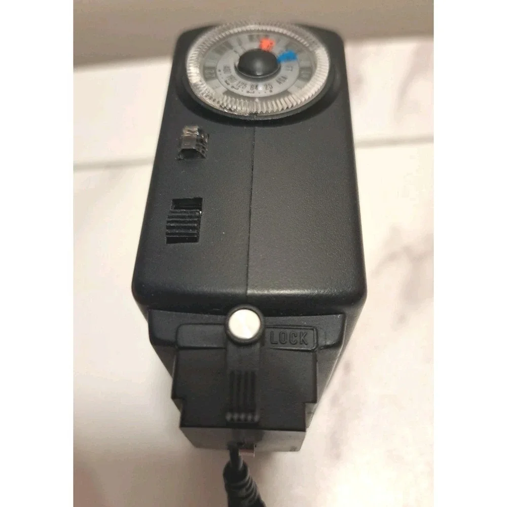 Vtg Vivitar Auto 252 Electronic Camera Flash , Cord , & Case Bundle *Parts Only